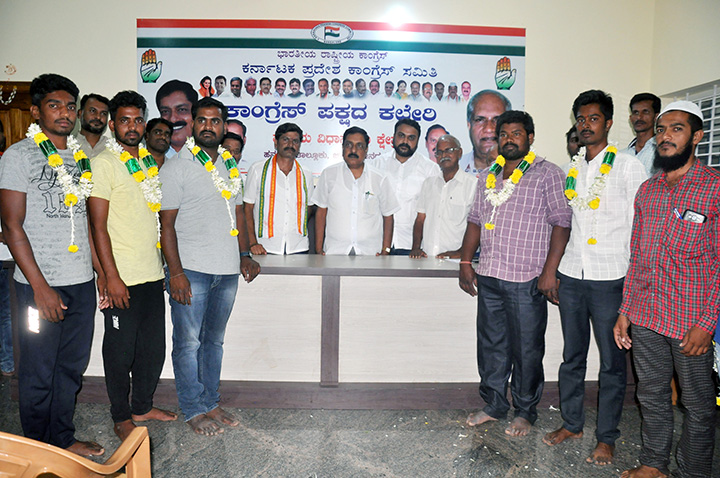 ಹನೂರು: ಟೌನ್ ಯೂತ್ ಕಾಂಗ್ರೆಸ್‍ನ ಪ್ರಥಮ ಅಧ್ಯಕ್ಷರಾಗಿ ಸತೀಶ್‍ ಆಯ್ಕೆ